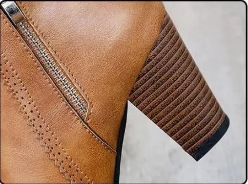 Bota de Couro Casual Clássica com Salto