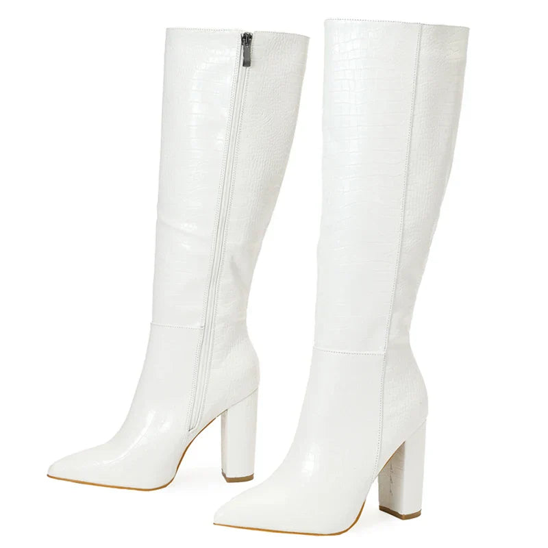 Bota Feminina De Joelho Salta Grosso Bico Fino E Zíper Na Lateral