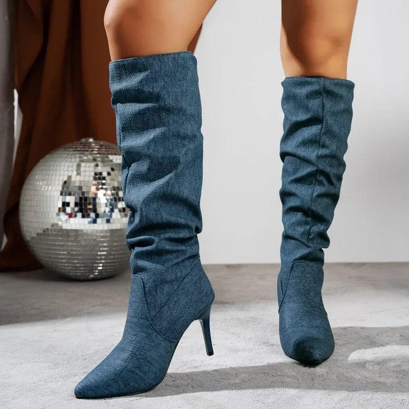 Bota Jeans Feminina Plissada Salto Fino Cano Longo