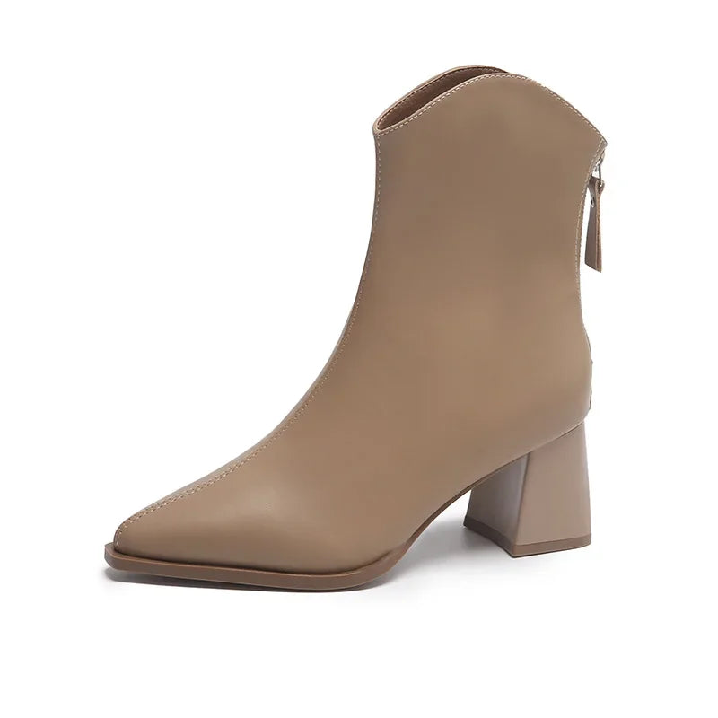 Bota Feminina Cano Médio Com Recorte Frontal Bico Fino Moda Elegante