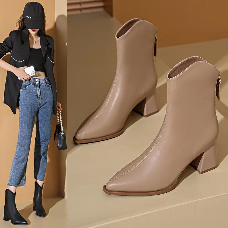 Bota Feminina Cano Médio Com Recorte Frontal Bico Fino Moda Elegante