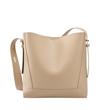 Bolsa Feminina de Ombro em Couro - Modelo casual