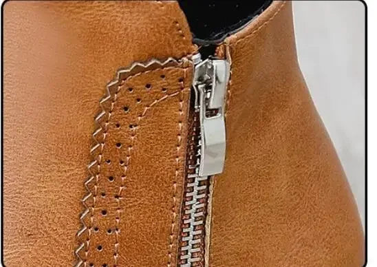 Bota de Couro Casual Clássica com Salto