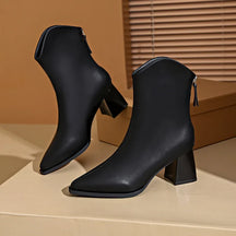 Bota Feminina Cano Médio Com Recorte Frontal Bico Fino Moda Elegante