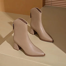 Bota Feminina Cano Médio Com Recorte Frontal Bico Fino Moda Elegante