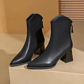 Bota Feminina Cano Médio Com Recorte Frontal Bico Fino Moda Elegante