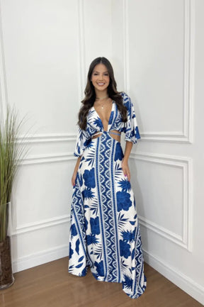 Vestido Longo Novara com Recorte na Cintura Manga Flare 3/4 Decote em V da Loja Versalla. Encante com o Vestido Longo Novara! Com seu design exclusivo, decote em V e mangas flare 3/4, este vestido é a escolha perfeita para elevar sua elegância em qualquer ocasião. Feito com algodão egípcio de alta qualidade, oferece conforto excepcional e durabilidade. Evite danos à sua peça lavando-a separadamente ou à mão. Garanta o seu agora e destaque-se com estilo e sofisticação! Adquira já. Produto em Promoção!